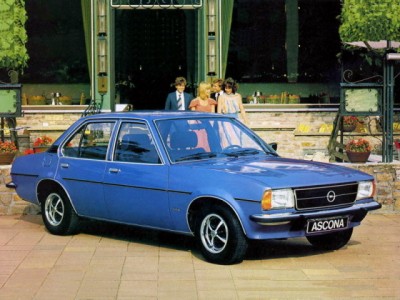 Opel_Ascona_Sedan_1975.jpg